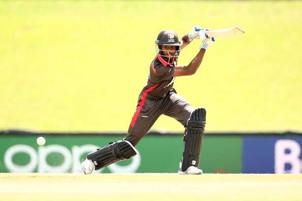 อาราวินด์อายุ 19 ปีตีไม่เอาชนะ 97 จากเลขที่สาม